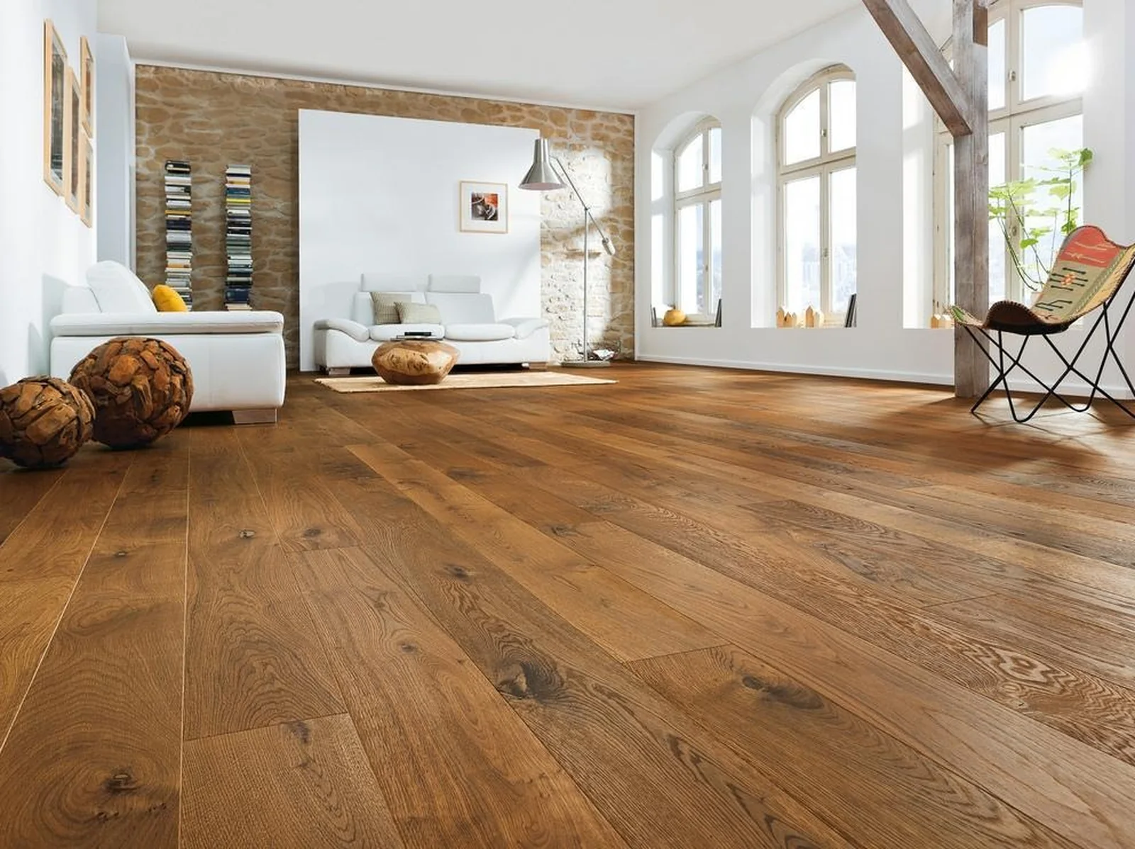 Loft luminoso con parquet in rovere a plance larghe a Bologna