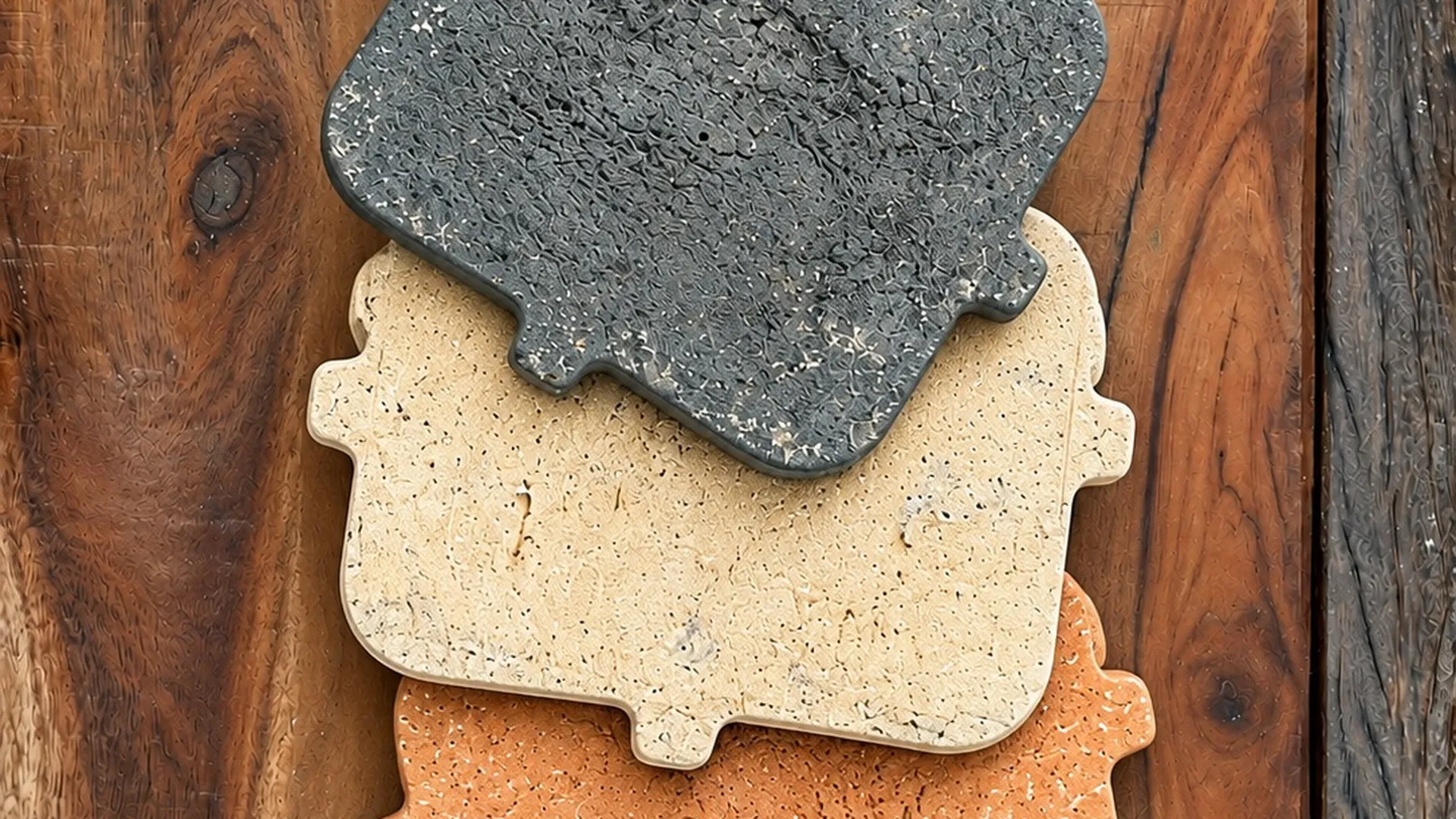 Campioni di cementine in graniglia su tavolato in legno – Arketipo Superfici Bologna